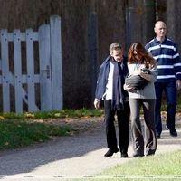 Nicolas Sarkozy and wife Carla Bruni taking a stroll with Giulia | Picture 113959